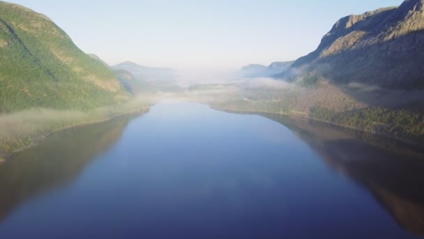 美しい自然のノルウェーの自然風景です。空中映像 Tysdalsvatnet 湖. — ストック動画