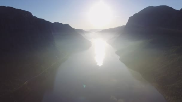 Bela natureza Noruega paisagem natural. Filmagem aérea Lago Tysdalsvatnet . — Vídeo de Stock