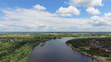 Yaz aylarında koyu mavi Nehri'nin hava atış