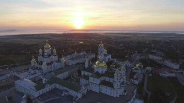 Kutsal Dormition Pochayiv Lavra, bir Ortodoks Manastırı Ternopil oblast Ukrayna Hava görünümünü. Doğu Avrupa