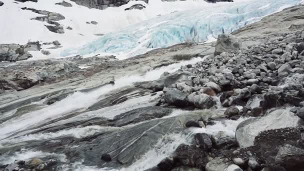 Luchtfoto van de Fabergstolsbreen gletsjer in Nigardsvatnet Jostedalsbreen nationaal park in Noorwegen in een zonnige dag — Stockvideo