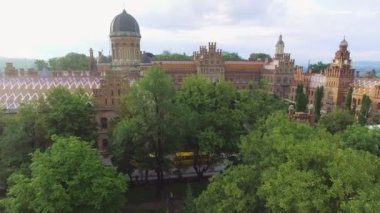 Chernivtsi Ulusal Üniversitesi ikamet. Seminer kilise üç Azizler. Seminer bina. Hava