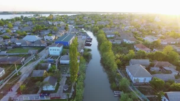 Aerial film av Vilkovo centrum - ovanifrån av kyrkan i sommar, Odessa region, Ukraina — Stockvideo