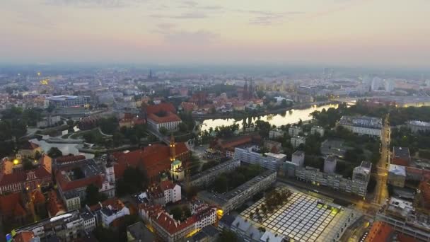 Εναέρια πλάνα του Wroclaw, πολιτιστική πρωτεύουσα της Ευρώπης. Κέντρο — Αρχείο Βίντεο
