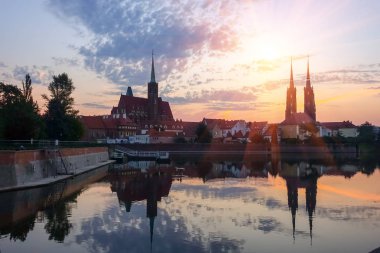 Wroclaw manzaraya Tumski Adası ve Katedrali St John the Baptist. Polonya.