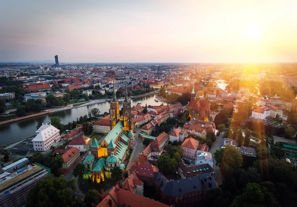 Wroclaw uitzicht op Tumski eiland en Cathedral of St John the Baptist. Polen. — Stockfoto