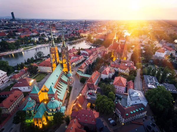 Wroclaw manzaraya Tumski Adası ve Katedrali St John the Baptist. Polonya.