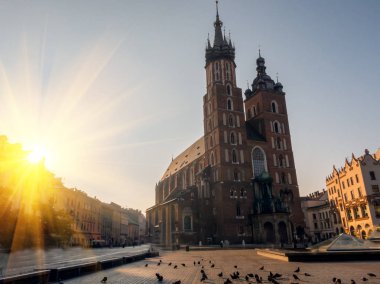 Bezler Hall ve Saint Marys kilisede Pazar Meydanı, Krakow, Polonya Avrupa'nın
