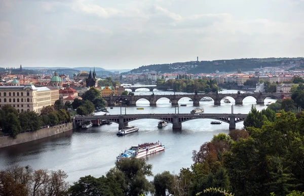 Ponts de Prague, y compris le célèbre pont Charles, République tchèque, Europe — Photo