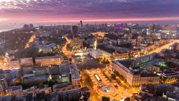 Place de l'Indépendance. Ukraine. Vue aérienne. Au centre ville. Kiev . — Video