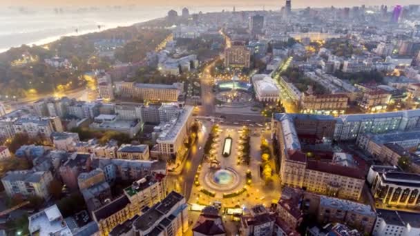 Aérea de Maydan Nezalezhnosti, la plaza central de Kiev, Kiev, Ucrania . — Vídeos de Stock