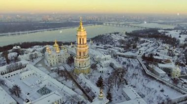 Kiev-Pechersk Lavra. Bir Kışın yağan kar. Kiev, Ukrayna.