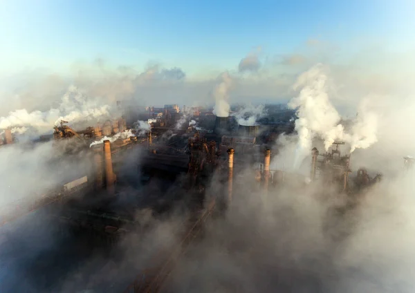 Вид с воздуха на электростанцию — стоковое фото