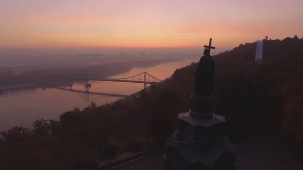 Vista Aérea Vista Rio Dnieper Com Uma Ponte Pedonal Monumento — Fotografia de Stock