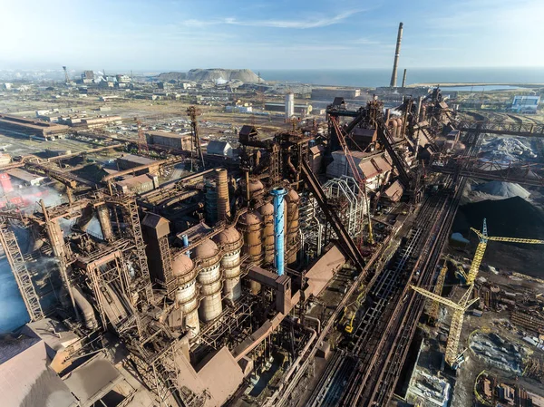 Промышленный город Мариуполь, Украина, промышленные предприятия — стоковое фото