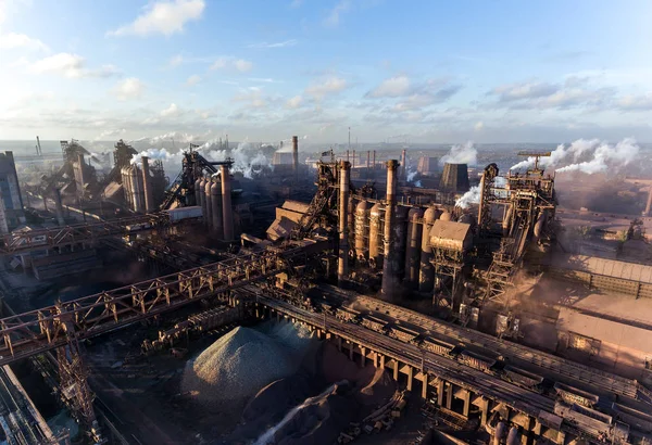 Промышленный город Мариуполь, Украина, промышленные предприятия — стоковое фото