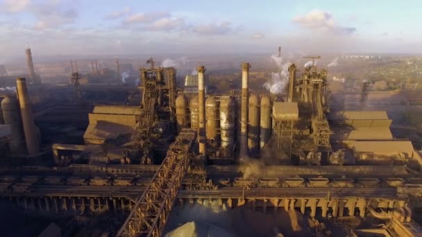 Pollution of the environment: a pipe with smoke. Industrial zone. Aerial view — Stock Video