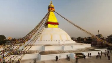 Gündoğumu ışıklarda Boudhanath Stupa dua bayraklar. Katmandu, Nepal