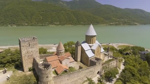 Vue aérienne d'un château ananuri Géorgie — Video