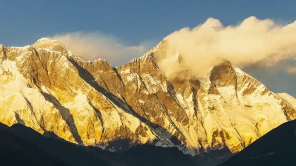 Mount Everest en Lhotse uitzicht vanaf Namche Bazaar, Nepal. Timelapse — Stockvideo