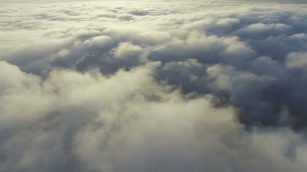 Vista delle nuvole dall'aereo. volando sulla terra — Video Stock