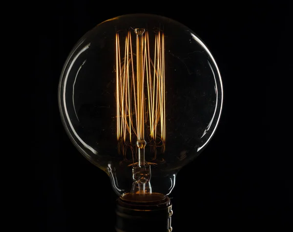 Bombilla Edisons se ilumina a partir de corriente eléctrica — Foto de Stock