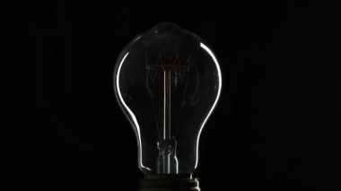 Edisons ampul yanar yavaş yavaş gelen elektrik akımı.