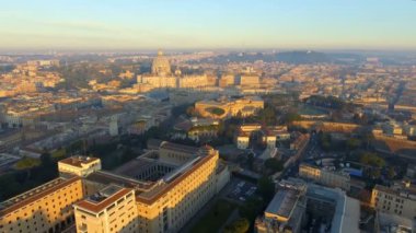 Tarihsel sermaye Roma İtalya 4k Ultra HD Tiber Nehri'nin etrafında yerler ile havadan görünümü