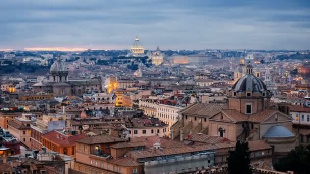 Вид с воздуха в исторической столице Рима с достопримечательностями вокруг реки Тибр в Италии 4K Ultra HD — стоковое видео
