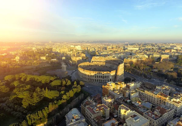 Colosseo, Roma, Italia. Veduta aerea del Colosseo Romano all'alba — Foto Stock