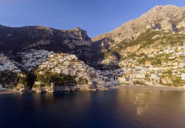 Pozitano, İtalya. Amalfi Sahili ve deniz manzarası