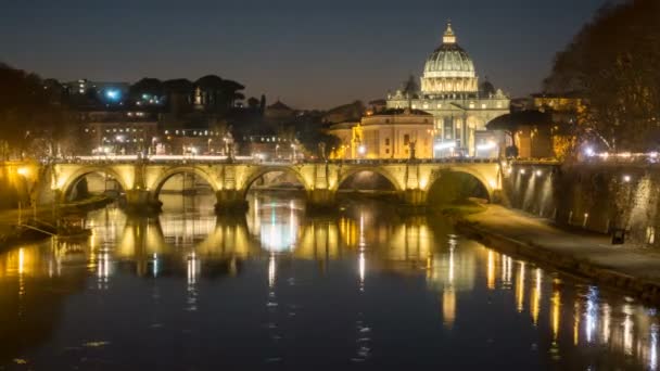 从蒂伯河上可以看到的罗马天际线. 彼得大教堂梵蒂冈城市 — 图库视频影像