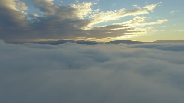 从飞机上的云的看法。在地球上飞行 — 图库视频影像