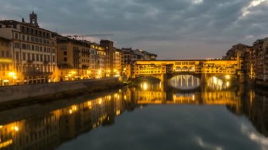 Gece Timelapse, Ponte Vecchio, günbatımı, Floransa, Toskana, İtalya.
