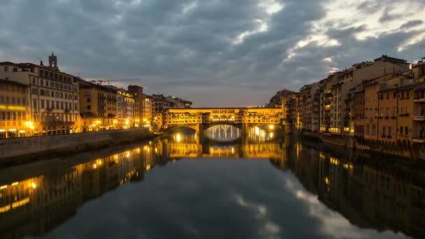 Nacht Timelapse van Ponte Vecchio bij zonsondergang, Florence, Toscane, Italië. — Stockvideo