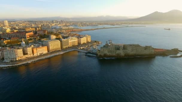 Napoli Körfezi Castel dellovo ile havadan görünümü üzerinde İtalya — Stok video