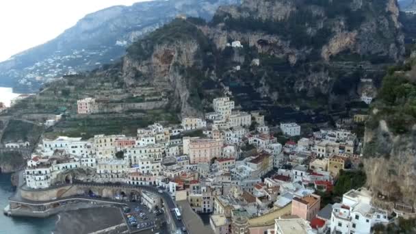 Letecký pohled na Amalfi pobřeží Amalfi, Itálie — Stock video
