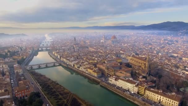 A légi felvétel, Firenze, Olaszország, naplementekor. Dóm Preverenges — Stock videók