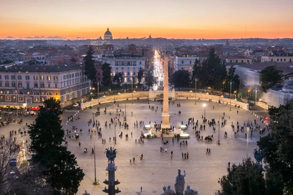 Piazza del Popolo è una grande piazza urbana di Roma — Foto Stock