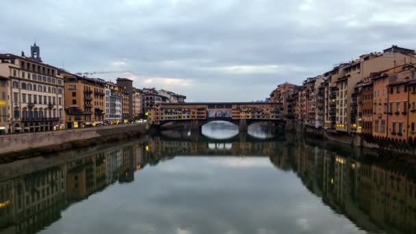 Floransa, İtalya. Ponte Vecchio Köprüsü — Stok video