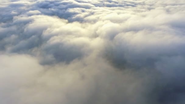 Vista delle nuvole dall'aereo. volando sulla terra — Video Stock