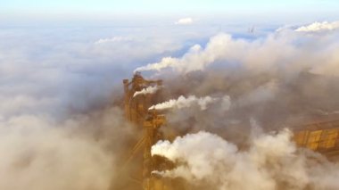 Havadan görünüm. Büyük borulu sanayi bölgesi