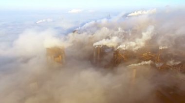 Havadan görünüm. Büyük borulu sanayi bölgesi