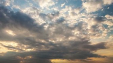 Gün doğumunda Timelapse Bulutlar, doğa