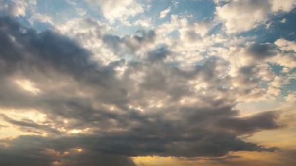 Timukové mraky při východu slunce, příroda — Stock video