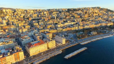 Napoli, İtalya. Naples, Campania, İtalya hava cityscape görüntüsünü gündoğumu sırasında.