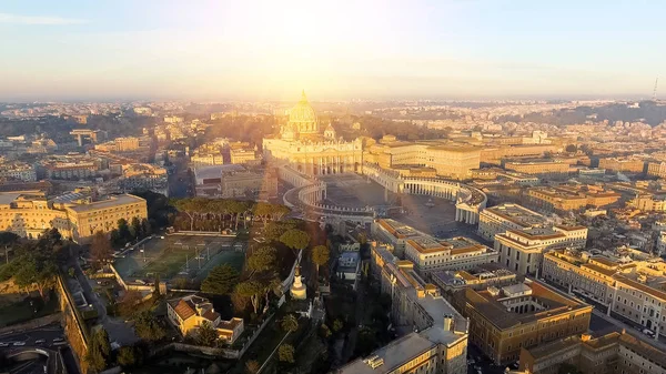 Roma skyline st.peter basílica cidade vaticana — Fotografia de Stock