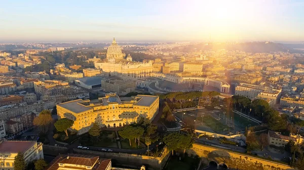 Roma skyline st.peter basílica cidade vaticana — Fotografia de Stock