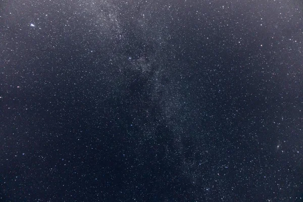 Milchstraße und Sterne am Nachthimmel — Stockfoto