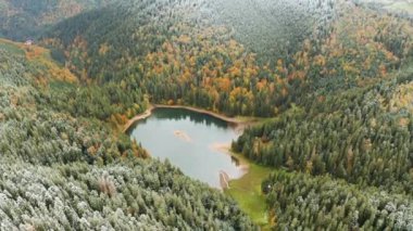 Ukrayna 'daki güzel Mavi Göller' in hava videosu. Avrupa 'da seyahat hedefi